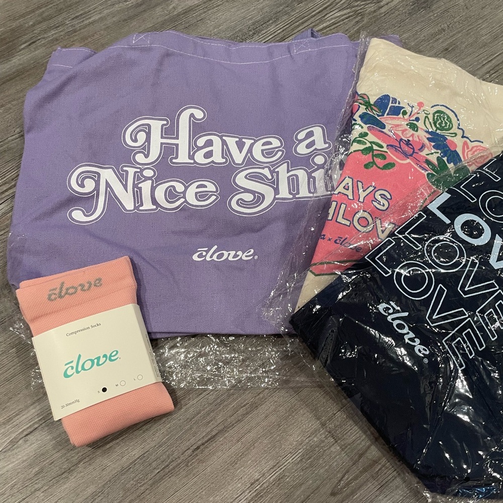 Clove Compression Sock Small And 2 Tote Bags Bundle